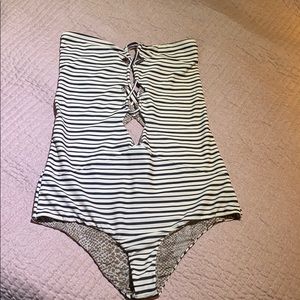 Acacia Bronx One Piece